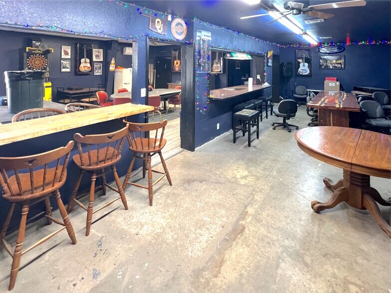 More Photos Of 209 S Country Club Rd, Anadarko Service Station For Sale