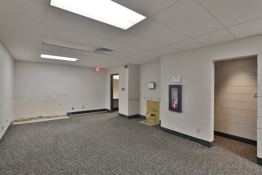 More Photos Of 1600 Sheridan Dr, Lancaster Medical For Sale