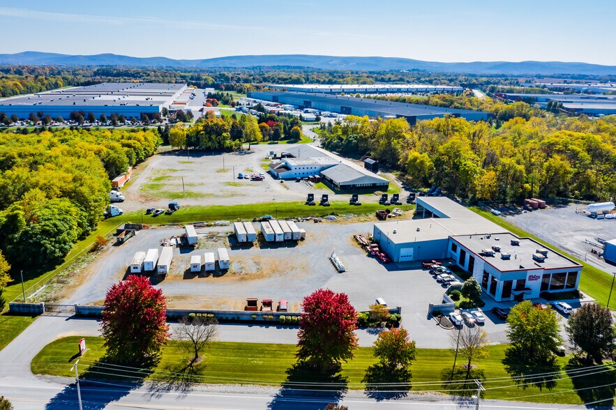 More Photos Of 1514 Commerce Ave, Carlisle Light Distribution For Lease