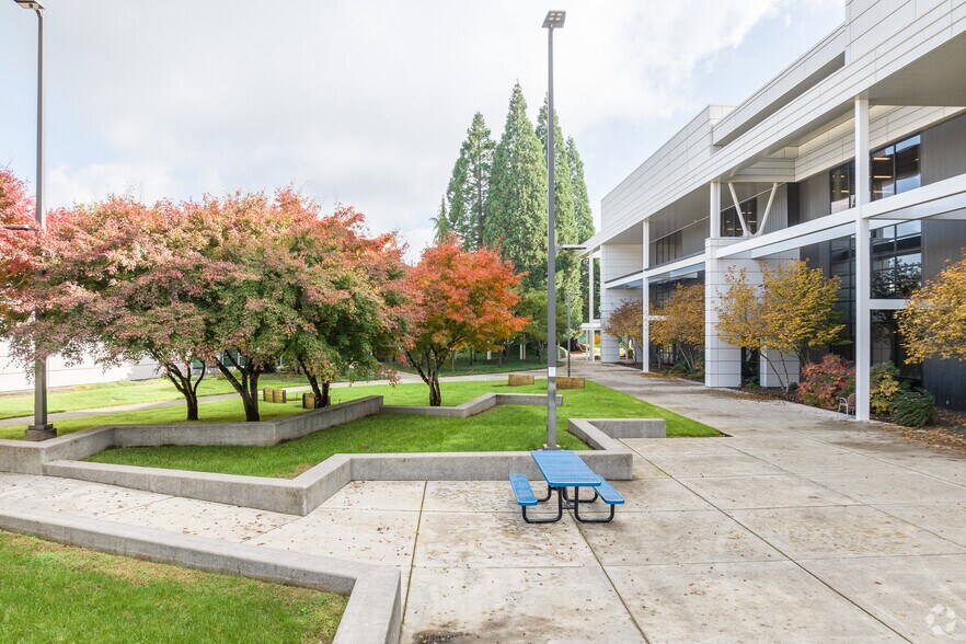 More Photos Of 18110 SE 34th St, Vancouver Light Distribution For Lease