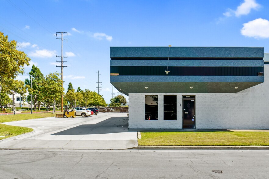 More Photos Of 5482 Business Dr, Huntington Beach Manufacturing For Lease