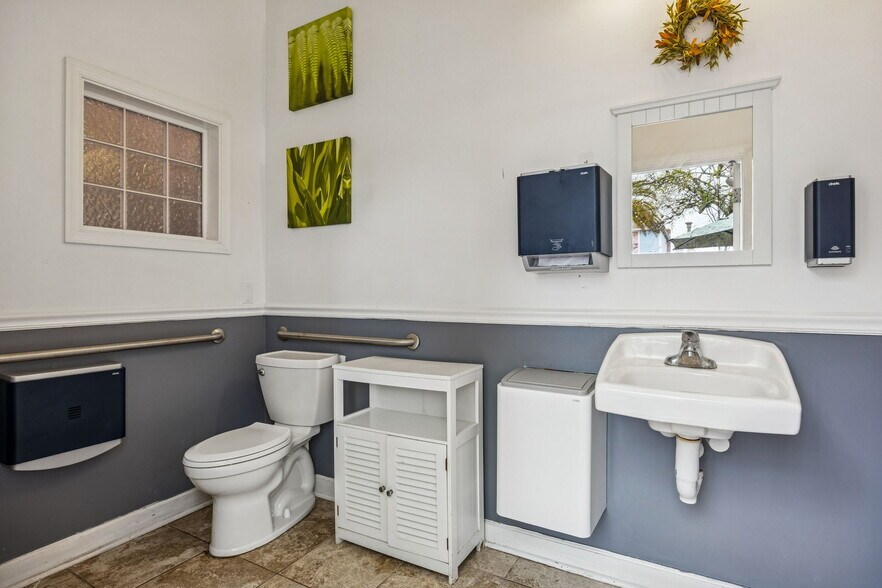 More Photos Of 218 Ash St, Fernandina Beach Freestanding For Sale