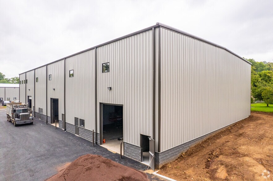 Primary Photo Of 17 Industrial dr, New Britain Manufacturing For Lease