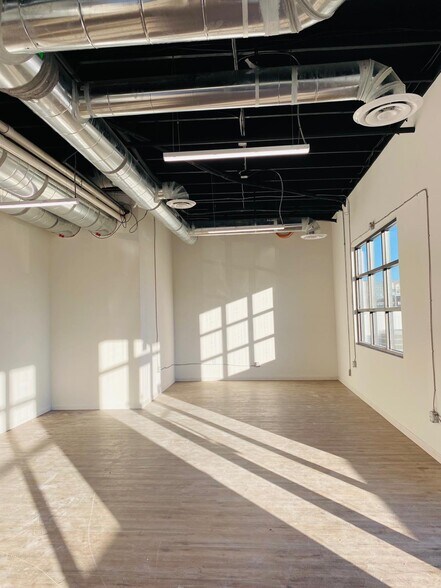 More Photos Of 5696 Ohio Ave, Nashville Storefront Retail Office For Lease