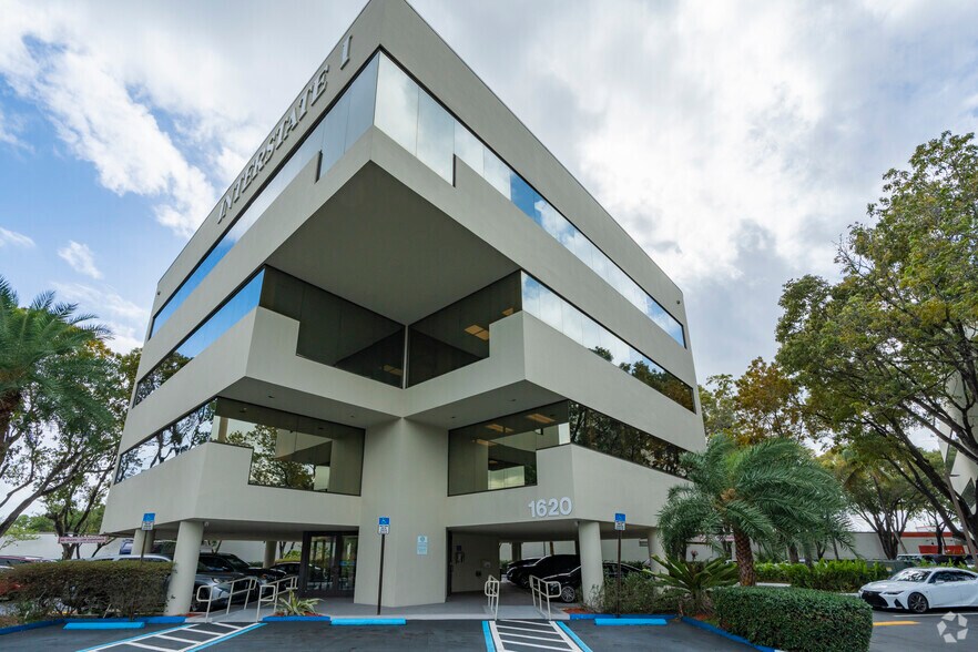 More Photos Of 1620 W Oakland Park Blvd, Fort Lauderdale Medical For Sale