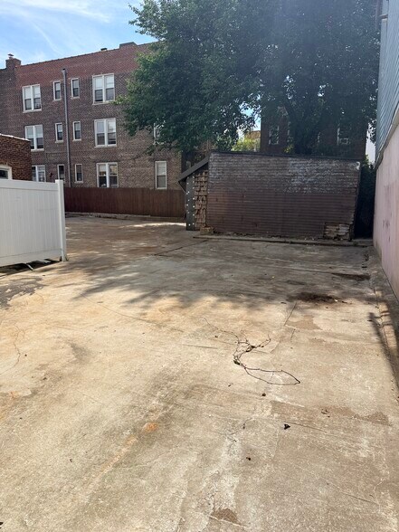 More Photos Of 35-02 Bradley Ave, Long Island City Land For Lease
