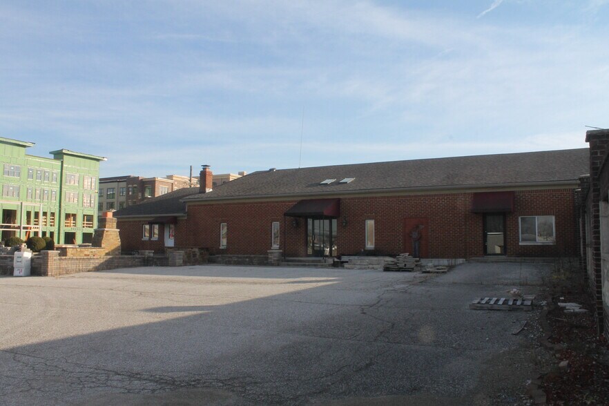 More Photos Of 105 W Carmel Dr, Carmel Industrial For Sale