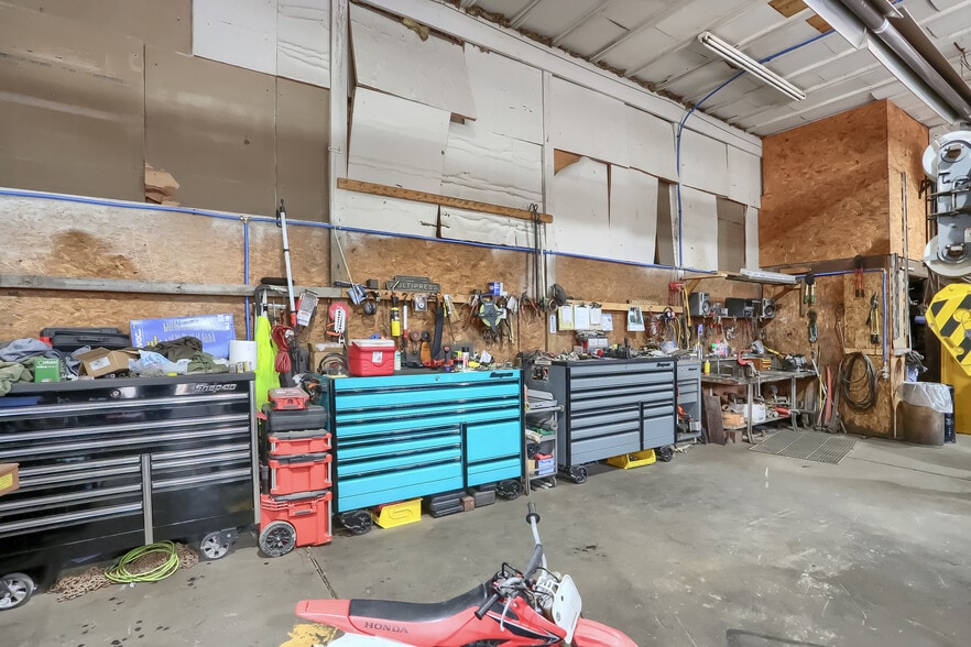 More Photos Of 740 Greensburg Rd, New Kensington Warehouse For Lease