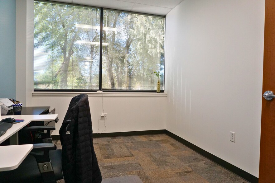 More Photos Of 392 E Winchester St, Murray Office For Lease