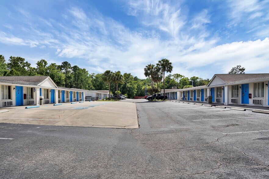 More Photos Of 8285 Dix Ellis Trl, Jacksonville Hotel For Sale