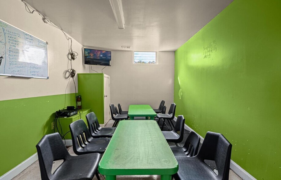 More Photos Of 17604 Washington Grove Ln, Gaithersburg Specialty For Sale