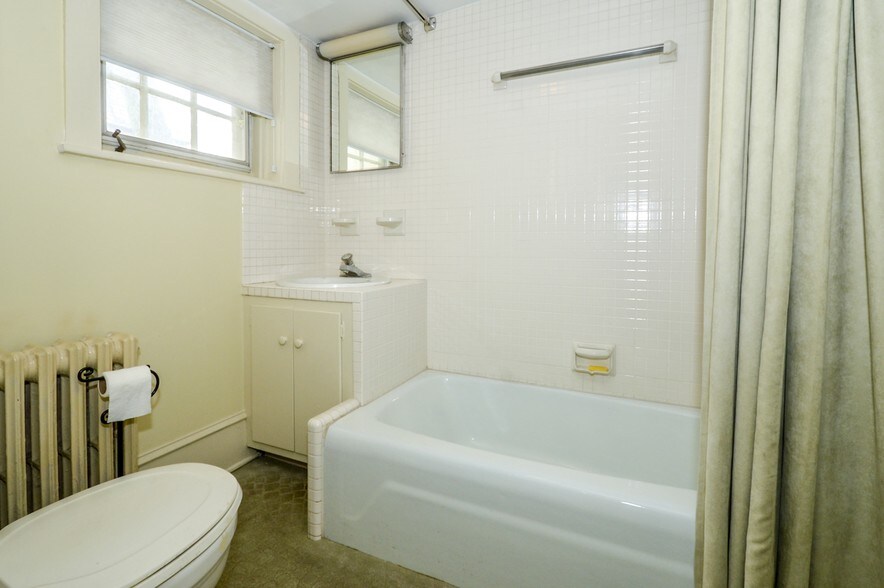 More Photos Of 69 E Oakland Ave, Doylestown Office For Sale