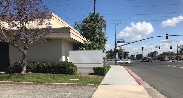 More Photos Of 16001 Springdale St, Huntington Beach Freestanding For Lease