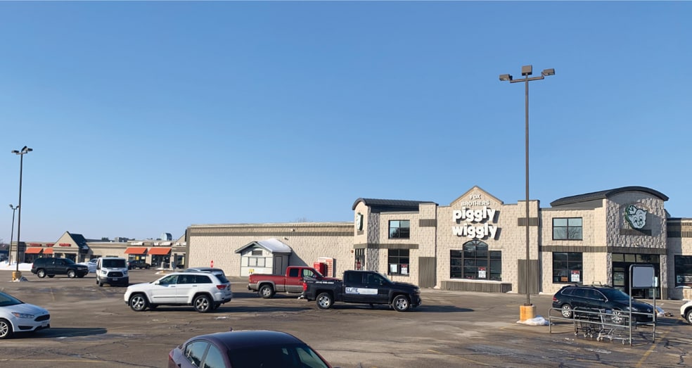 More Photos Of 505-525 Cottonwood Ave, Hartland Unknown For Lease