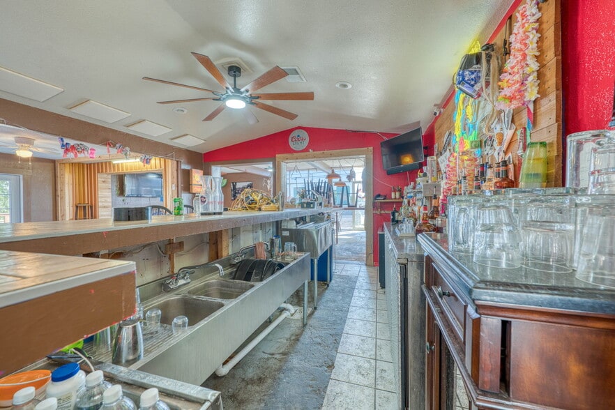More Photos Of 106 Sunrise Dr, Sunrise Beach Restaurant For Sale