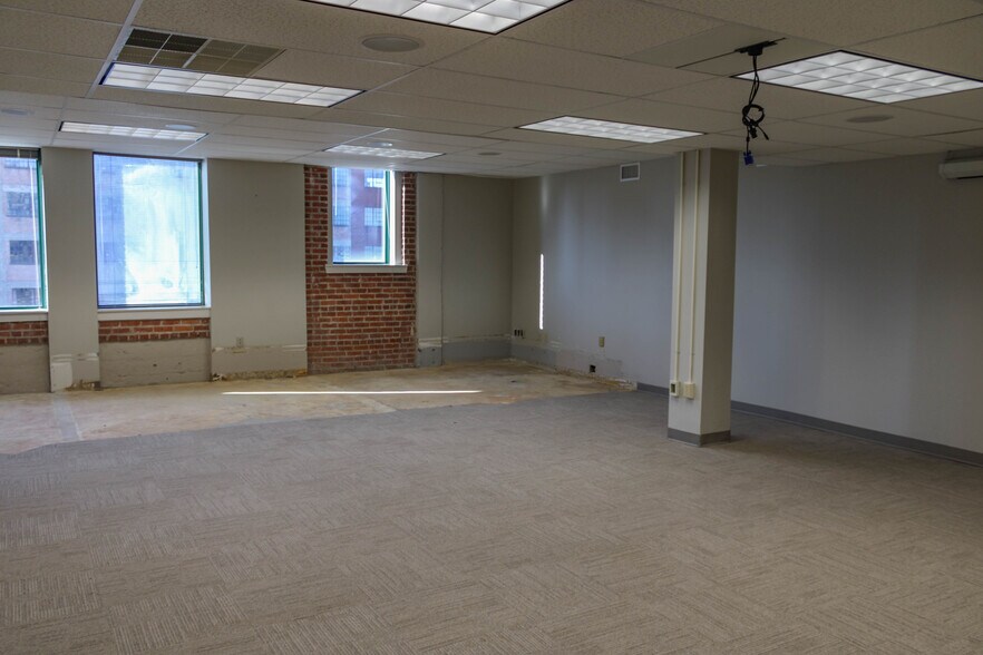 More Photos Of 201 E Markham St, Little Rock Office For Lease