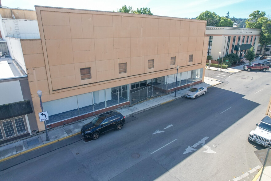 More Photos Of 181 Anderson Ave, Coos Bay Department Store For Sale