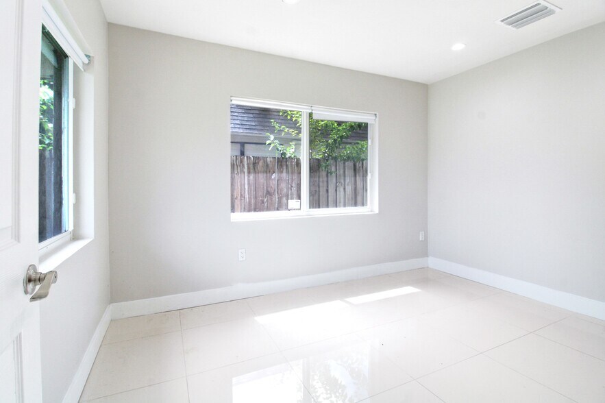 More Photos Of 1519-1521 NW 8th Ave, Fort Lauderdale Apartments For Sale