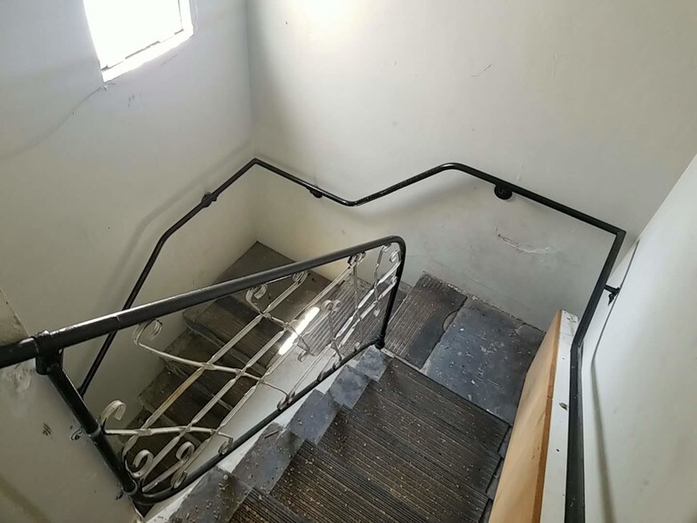 More Photos Of 777 NE 125th St, North Miami Storefront For Lease