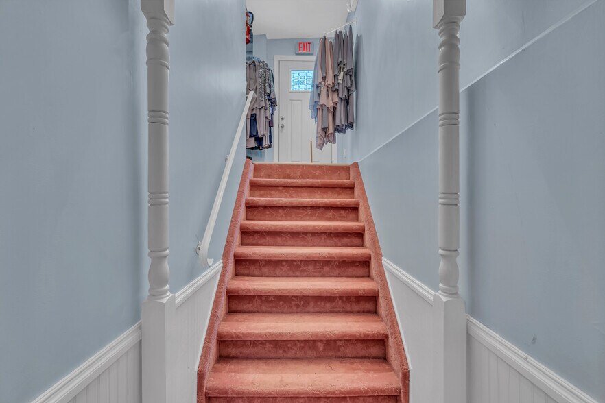 More Photos Of 141 Chambers Bridge Rd, Brick Storefront Retail Office For Sale