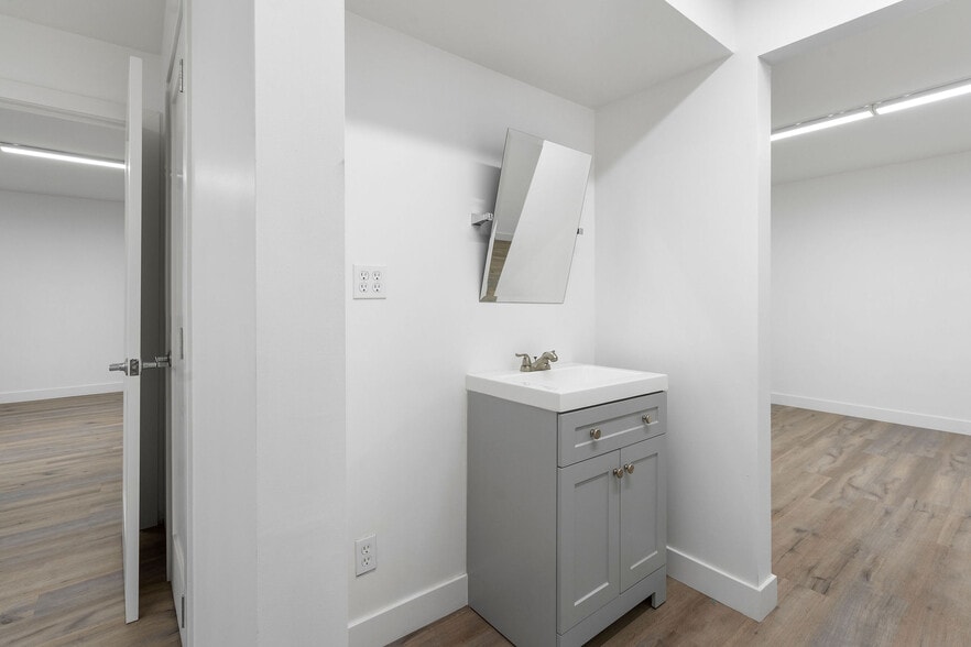 More Photos Of 3170 E 11th St, Los Angeles Warehouse For Lease