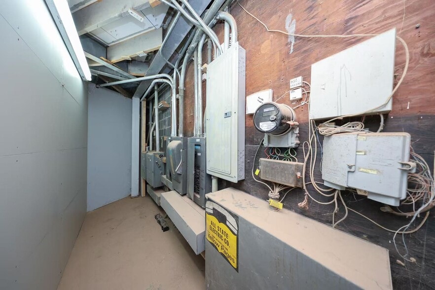 More Photos Of 1015 Pennsylvania Ave, Linden Manufacturing For Sale