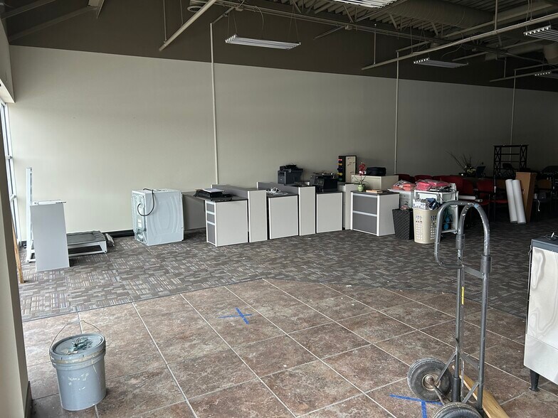 More Photos Of 1148-1166 Westowne Dr, Neenah Unknown For Lease