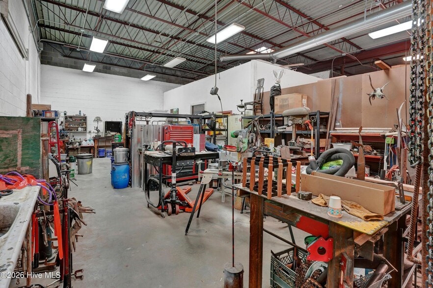 More Photos Of 711 S 5th Ave, Wilmington General Retail For Sale