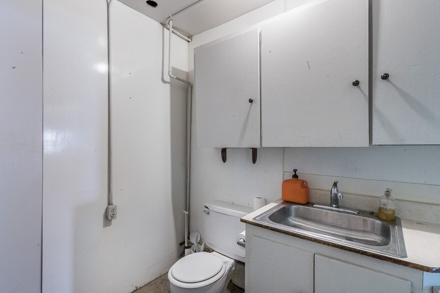 More Photos Of 6636 Canyon Dr, Amarillo Warehouse For Sale