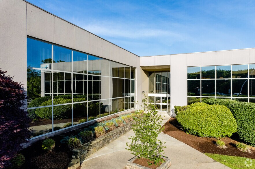 More Photos Of 1275 Wampanoag Trl, East Providence Office For Lease