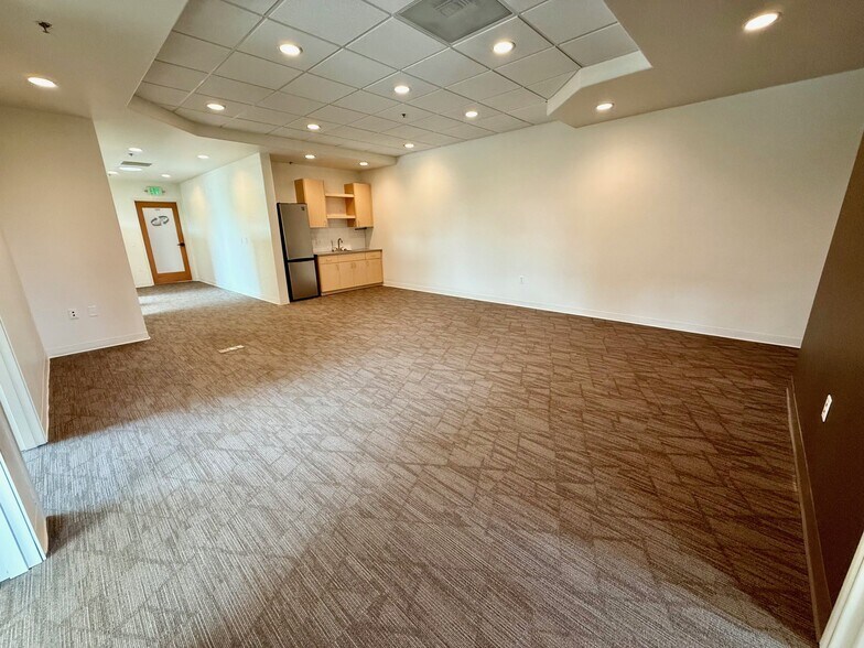 More Photos Of 2855 NW Crossing Dr, Bend Medical For Lease