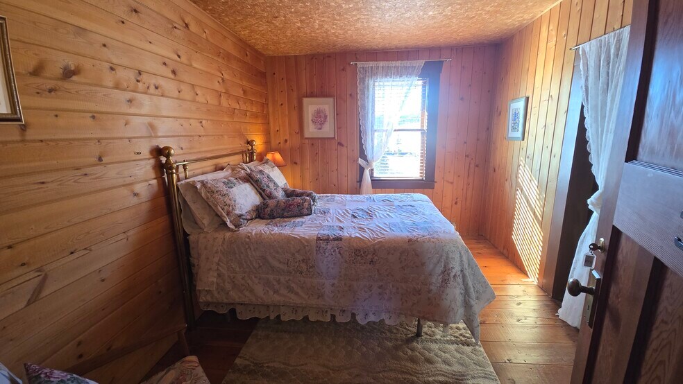 More Photos Of 1080 Stack Valley Rd, Cariboo Hotel For Sale