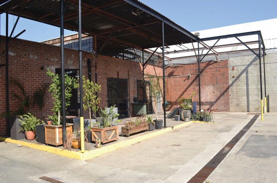 More Photos Of 340 S Avenue 17, Los Angeles Manufacturing For Lease