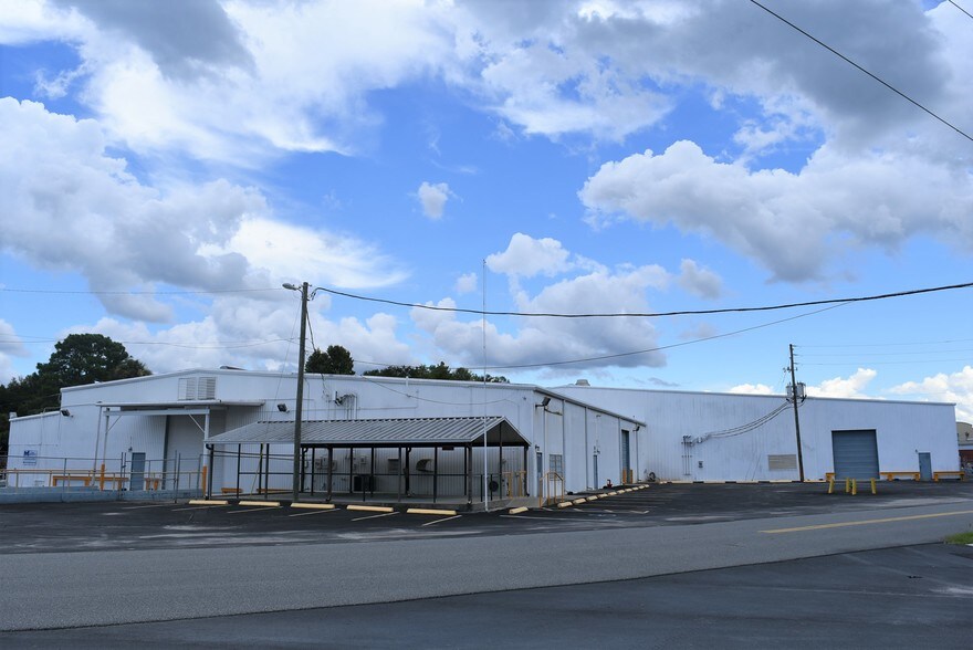 Primary Photo Of 8409 W Crystal St, Crystal River Manufacturing For Sale