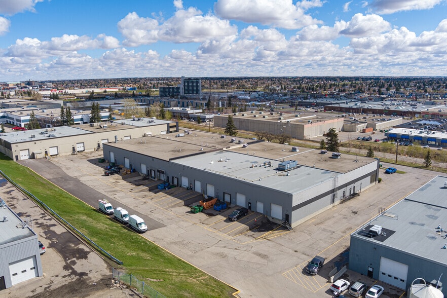 More Photos Of 925 30th St NE, Calgary Warehouse For Lease