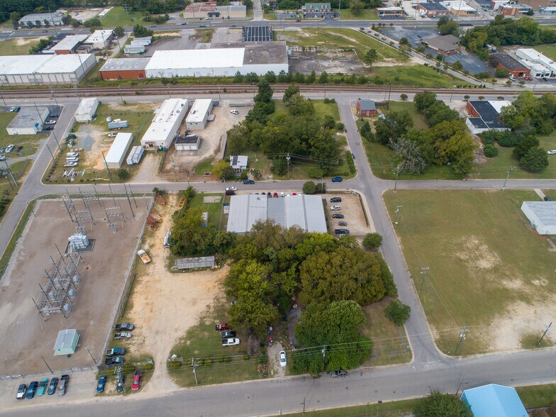 More Photos Of 335-337 McMillan St, Fayetteville Warehouse For Sale