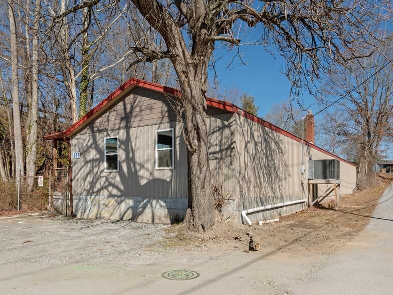 More Photos Of 445 6th E ave, Hendersonville Light Distribution For Sale