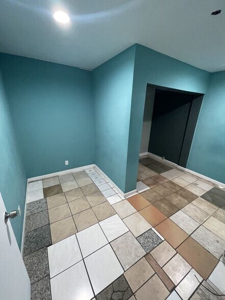 More Photos Of 6450 Bellingham Ave, North Hollywood Storefront Retail Office For Lease