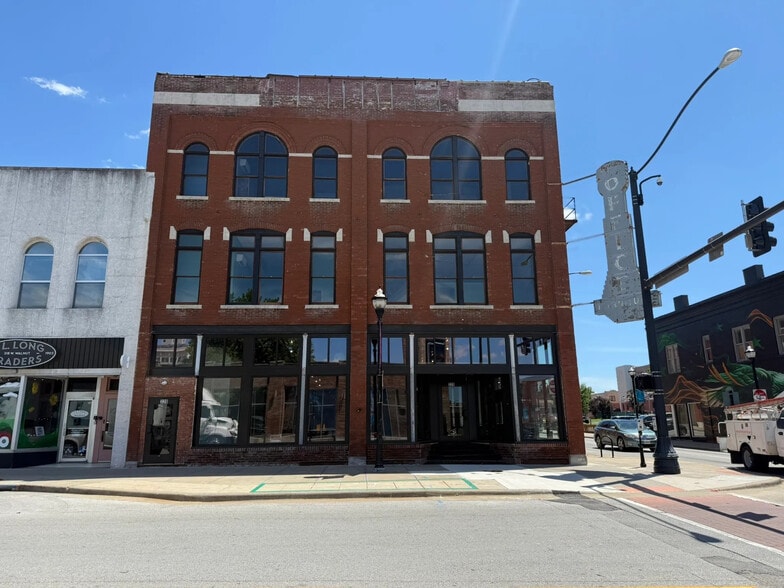 More Photos Of 320 W Walnut St, Springfield Apartments For Lease