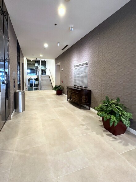 More Photos Of 770 S Post Oak Ln, Houston Office For Lease