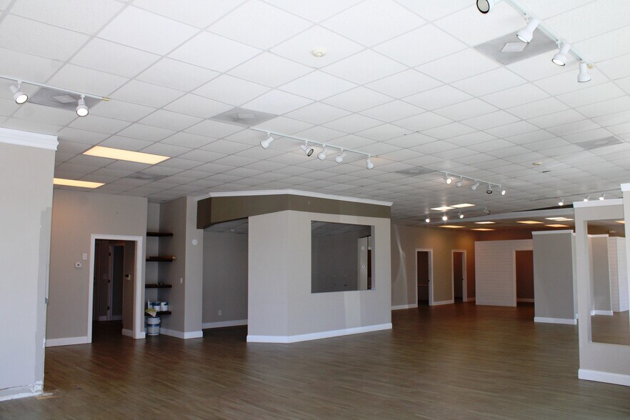 More Photos Of 15881 S Tamiami Trl, Fort Myers Unknown For Lease