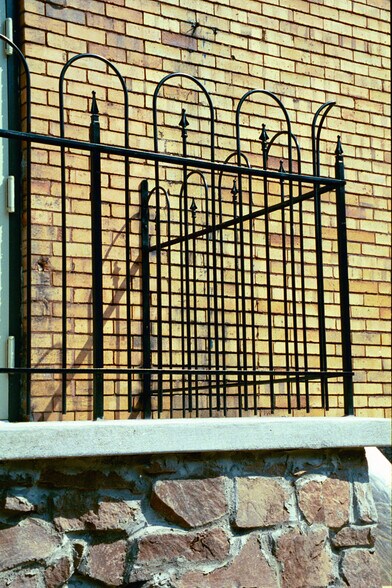 More Photos Of 25 Hastings Ave, Oakdale Apartments For Lease