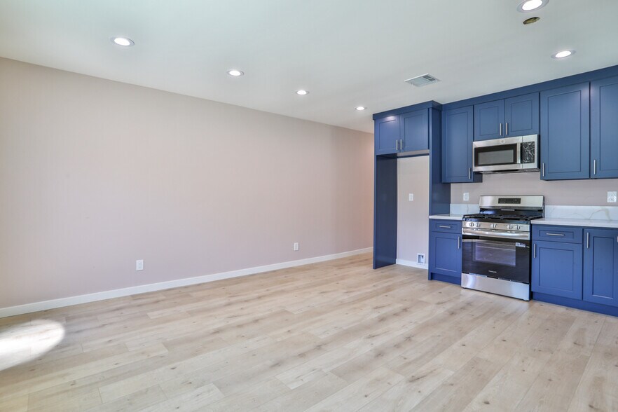 More Photos Of 2111 Scott Rd, Burbank Apartments For Sale