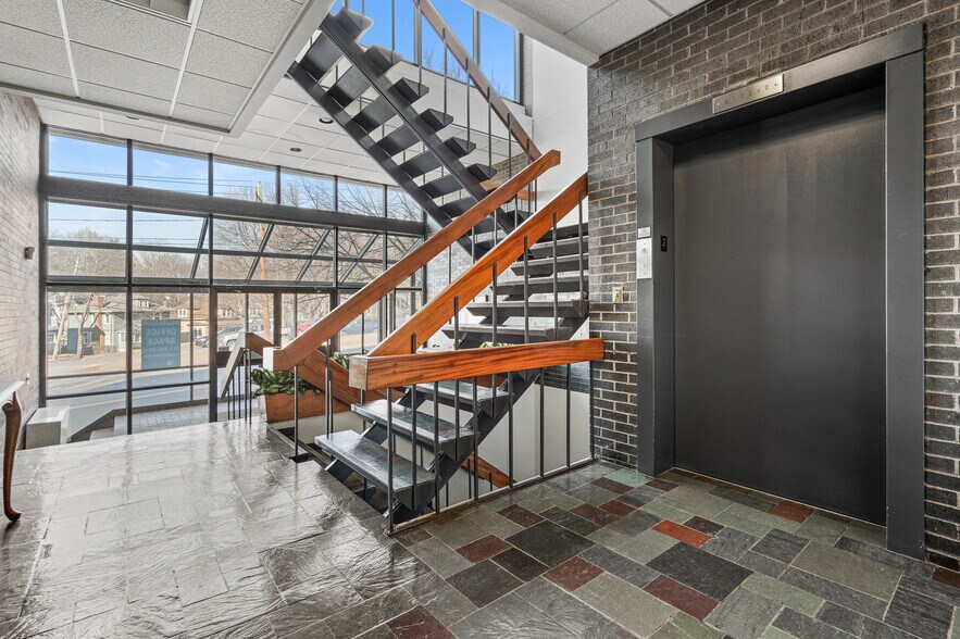 More Photos Of 2000 Commonwealth Ave, Newton Office For Lease