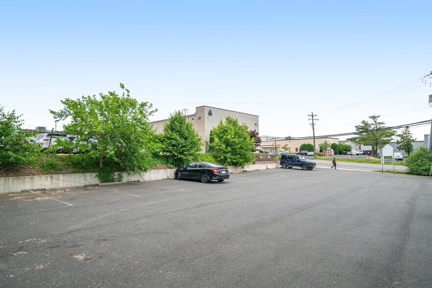 More Photos Of 7301-7307 Little River Tpke, Annandale Freestanding For Lease