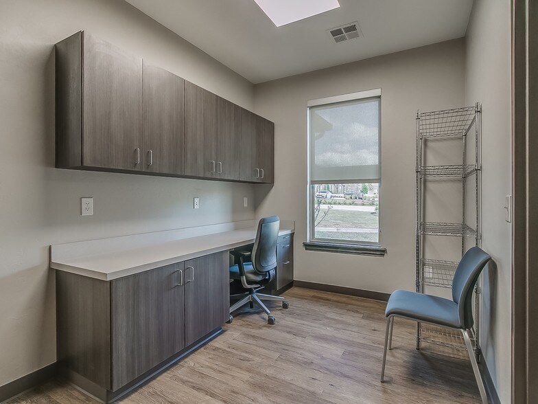 More Photos Of 608 Liberty Ln, Edmond Healthcare For Lease