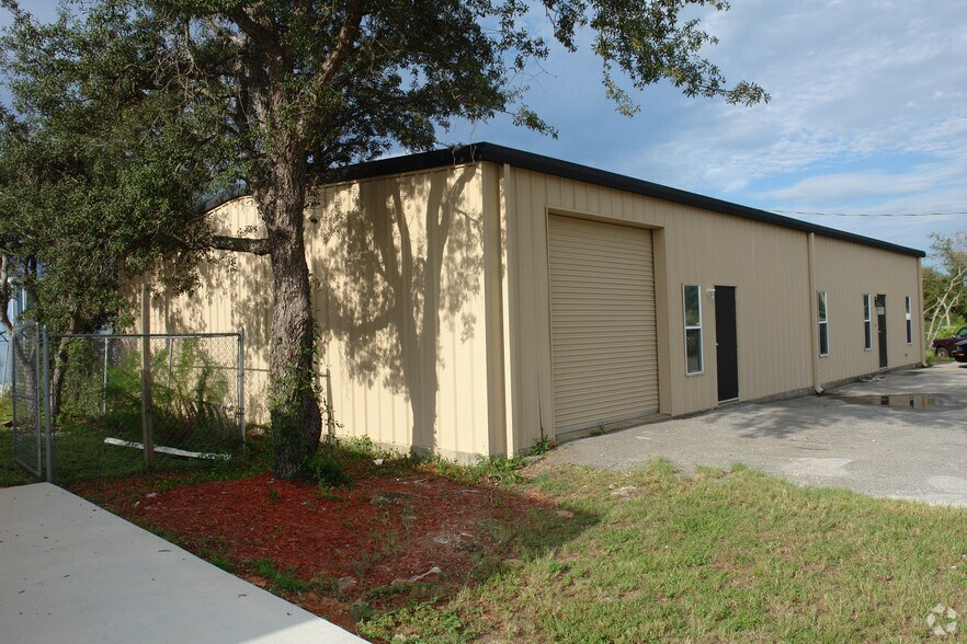 More Photos Of 8173 E Bay Blvd, Navarre Showroom For Lease