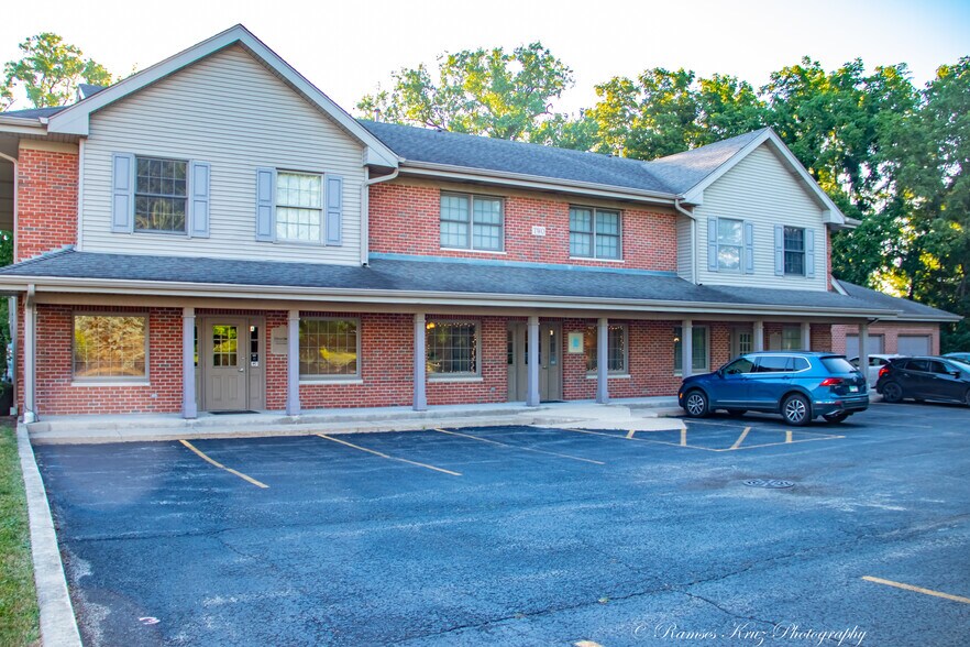 More Photos Of 2 Hankes Rd, Aurora Office Residential For Sale