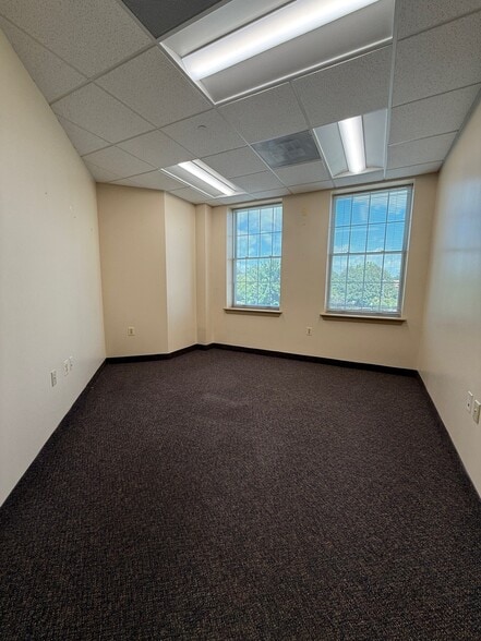 More Photos Of 105 Centennial St, La Plata Medical For Sale