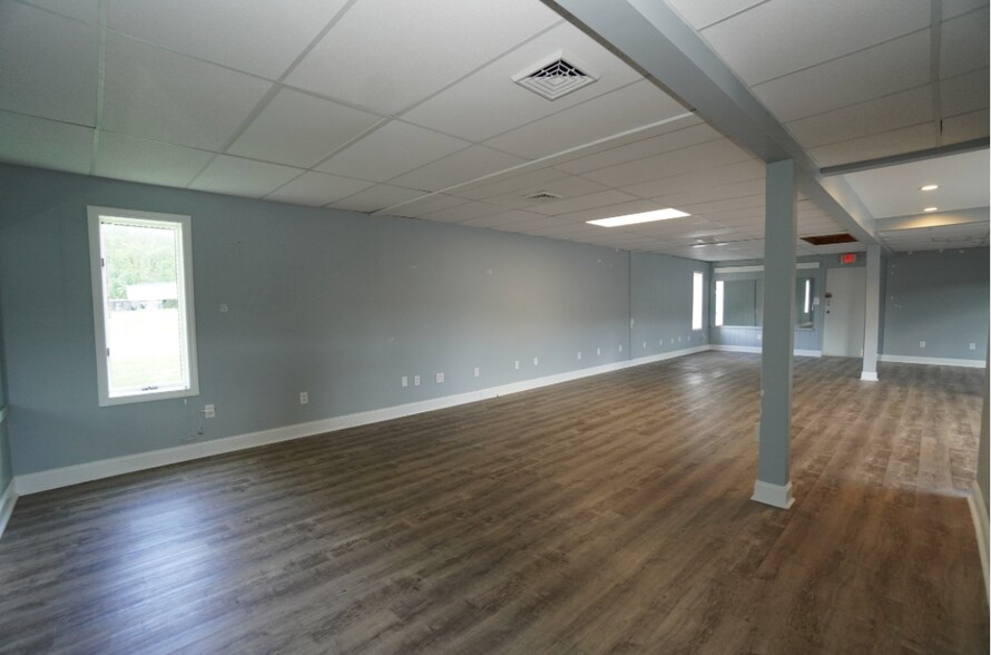 More Photos Of 1630 Midland Beaver Rd, Industry General Retail For Sale